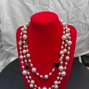 Long pearl chain
