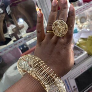 Spring bangle with ring