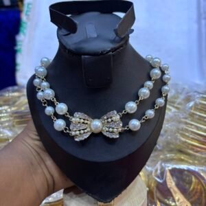 Pearl choker